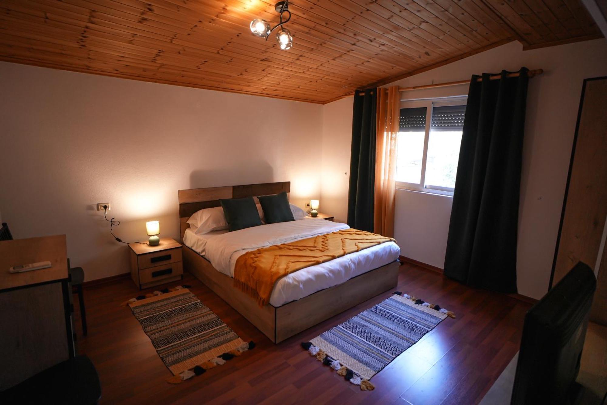 Grandpa House-Attic App 4 Apartment Tirana Exterior photo